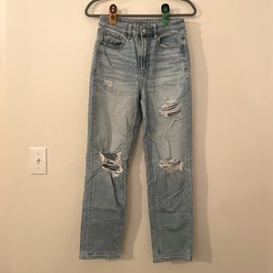 Women’s American Eagle light wash ripped mom jeans, size 2